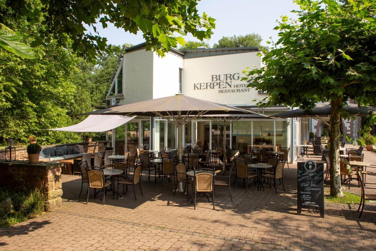 Hotel Burg Kerpen Illingen  المظهر الخارجي الصورة