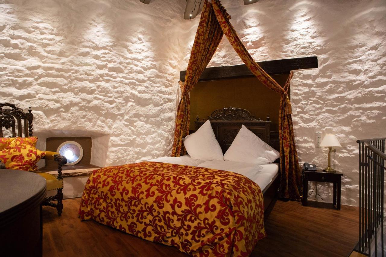 Hotel Burg Kerpen Illingen  المظهر الخارجي الصورة